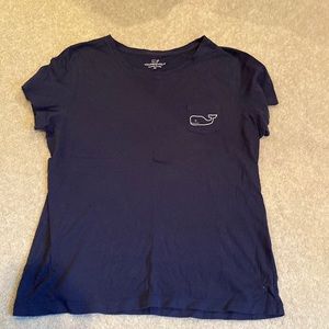 Navy blue vineyard vines tee shirt